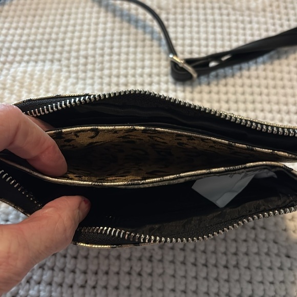 Metallic Cheetah Crossbody Purse - Picture 4 of 9